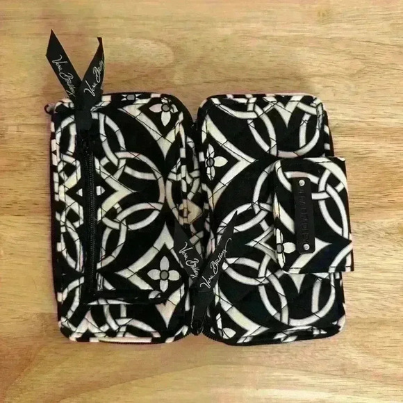 Vera Bradley Black and White Geometric Design Stylish Wristlet Wallet - Picture 6 of 6